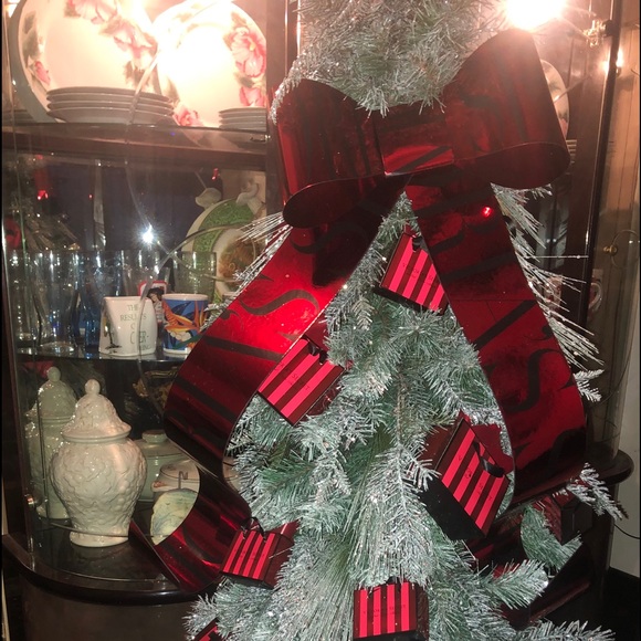2019 Victory Secret Store Display Christmas Tree, - Picture 5 of 8